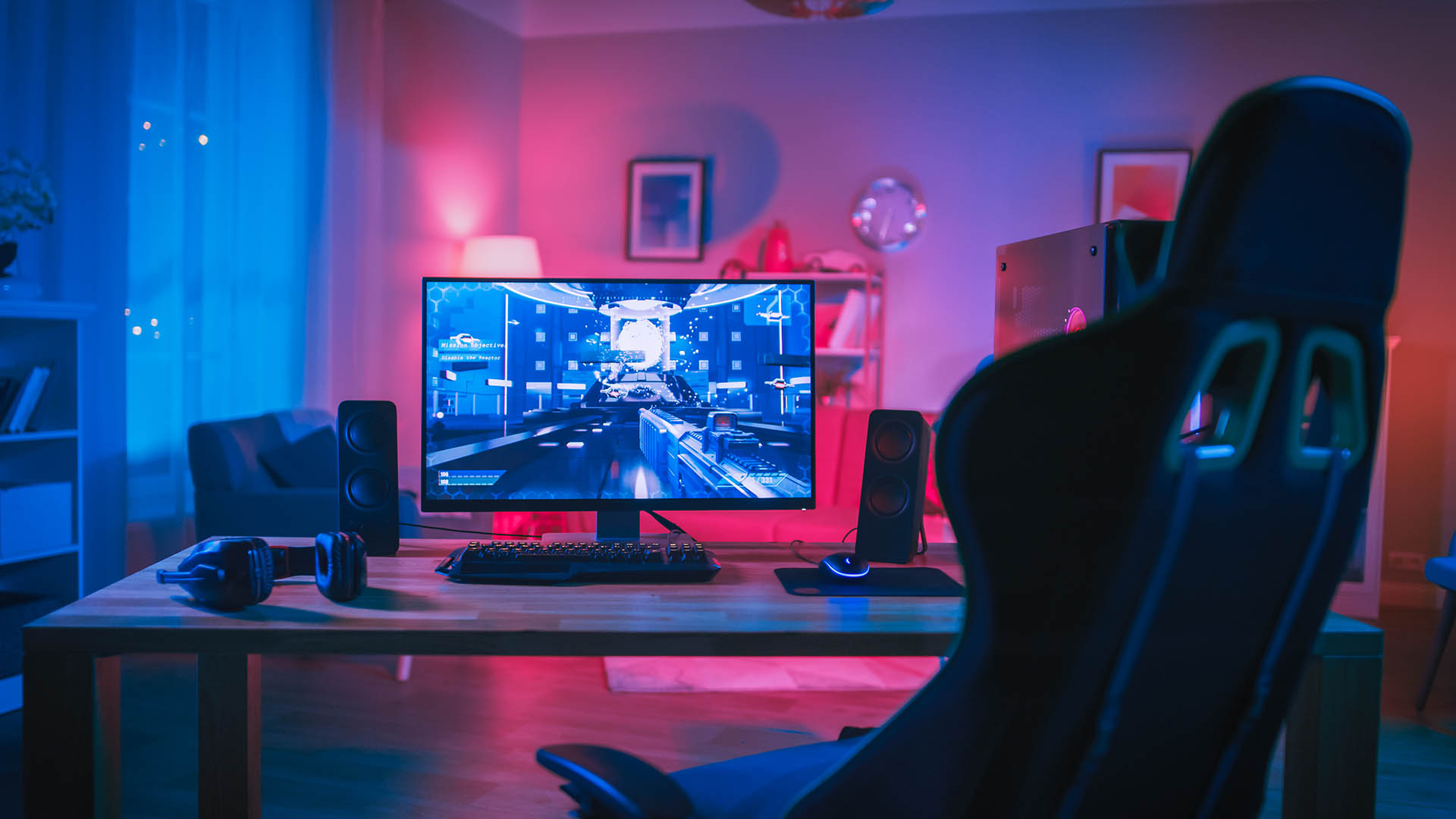 Gaming Setup mit LEDs - gamer